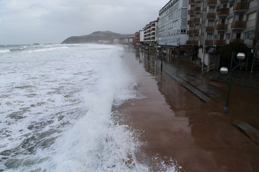 'Fabien', la profunda borrasca atlántica, que durante los últimos días ha azotado a Gipuzkoa, se aleja rápidamente de la península. 