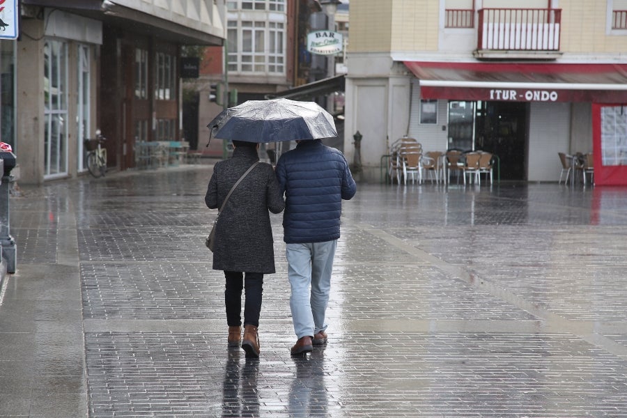 'Fabien', la profunda borrasca atlántica, que durante los últimos días ha azotado a Gipuzkoa, se aleja rápidamente de la península. 