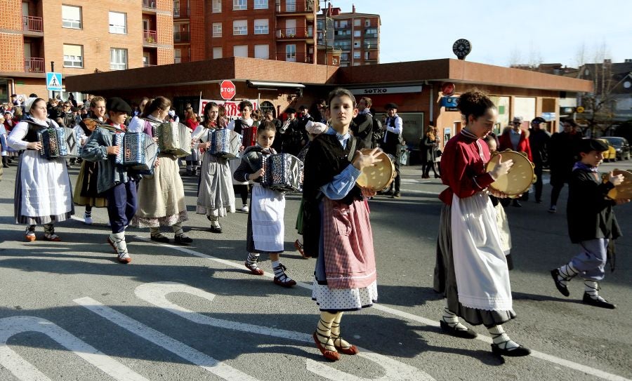 Fotos: Visita de Olentzero y Mari Domingi a Lezo