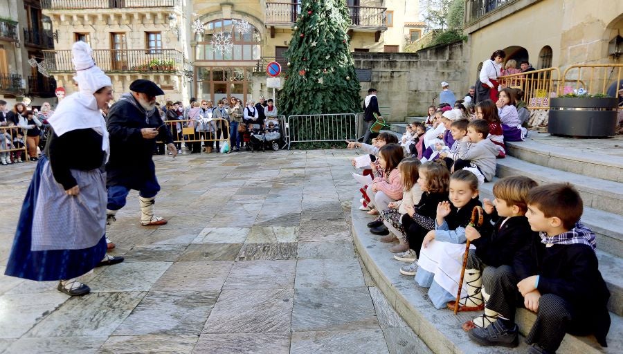 Fotos: Visita de Olentzero y Mari Domingi a Lezo