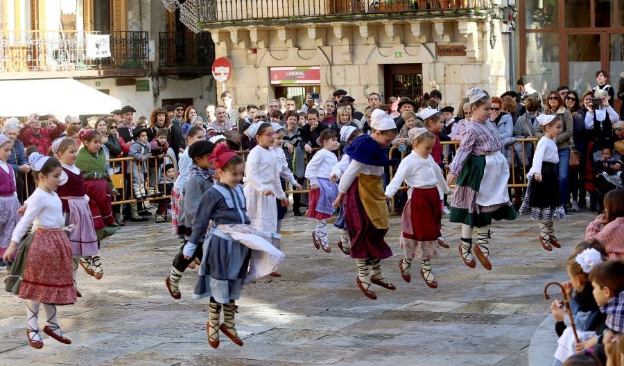 Fotos: Visita de Olentzero y Mari Domingi a Lezo