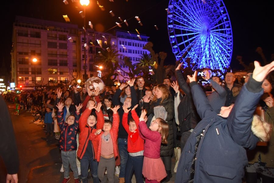 Olentzero y Mari Domingo han recorrido todos los rincones de San Sebastián para recoger las peticiones de los más pequeños.