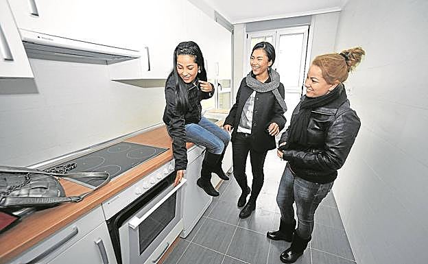 Entrega de una vivienda protegida en un barrio de la capital vizcaína. 