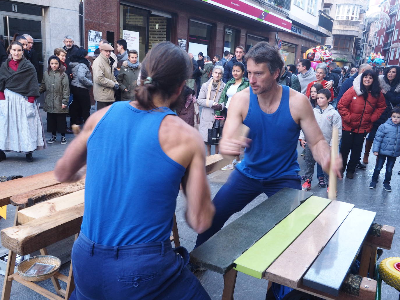 Elgoibar disfruta este sábado de una soleada feria Gabon Zahar