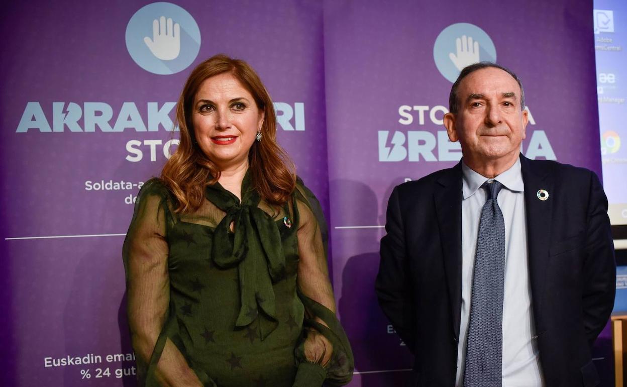 María Jesús San José y Jon Azkue antes de comparecer este lunes.