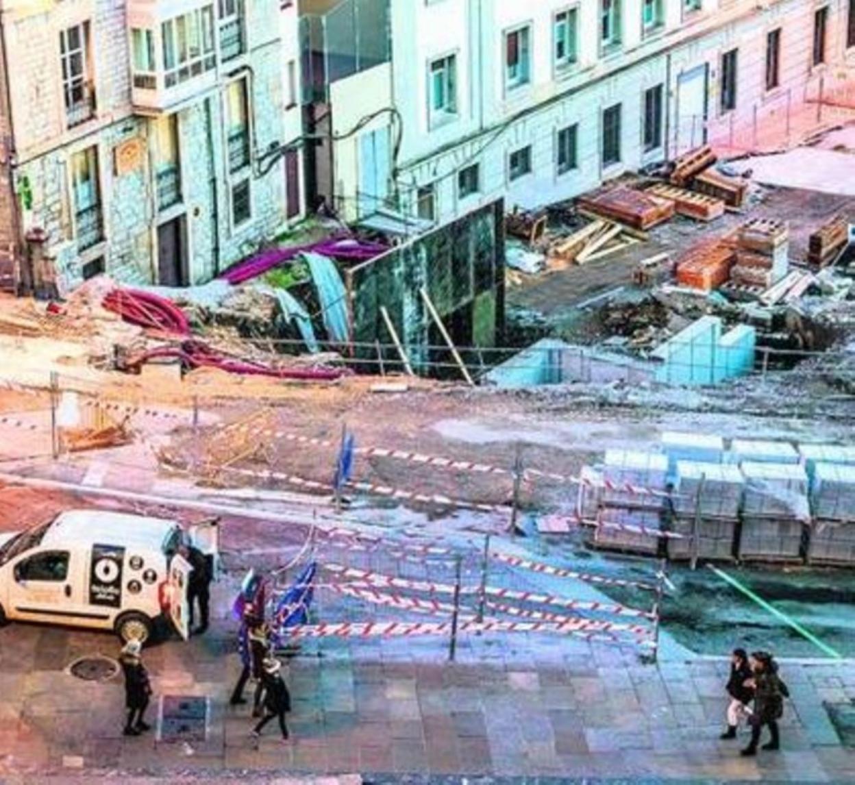 Ña urganización del entorno del Memorial continúa. 