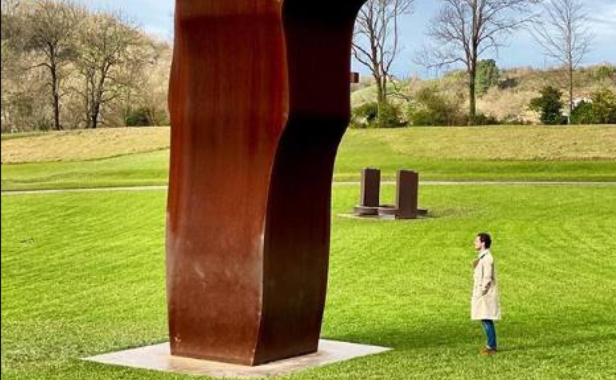 Odriozola en su visita a a Chillida Leku.
