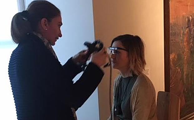 Colocando los dispositivos a una voluntaria