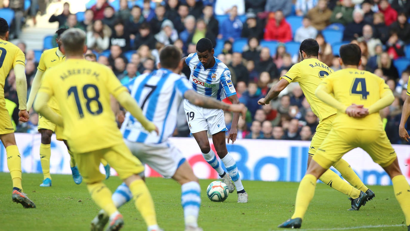 Willian José ha adelantado a la Real en el marcador al descanso, pero el Villarreal ha remontado con los goles de Trigueros de penalti, y Cazorla tras la revisión del VAR