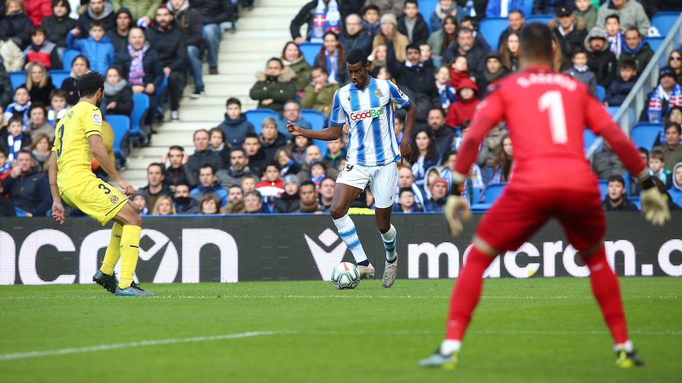 Willian José ha adelantado a la Real en el marcador al descanso, pero el Villarreal ha remontado con los goles de Trigueros de penalti, y Cazorla tras la revisión del VAR