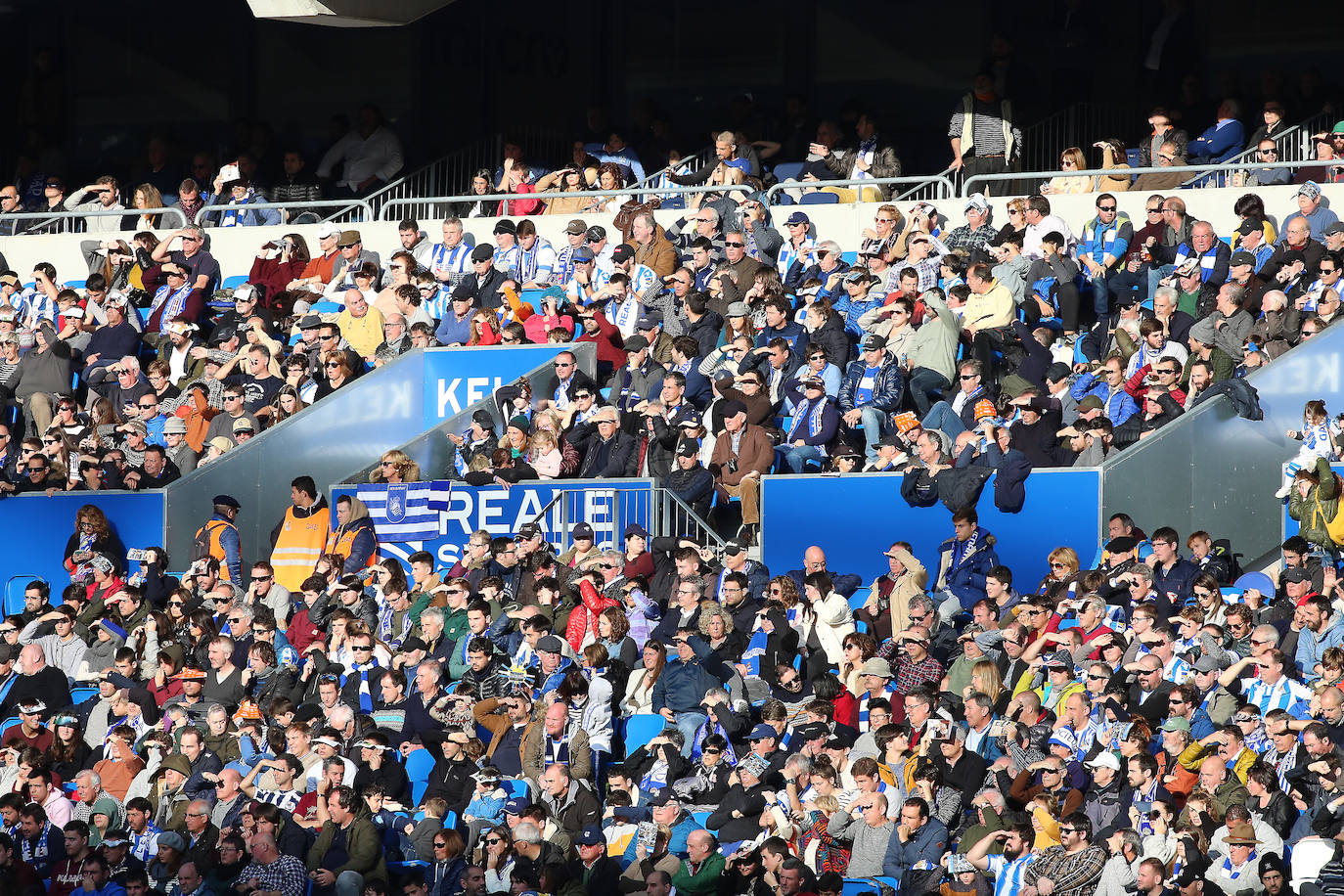 Willian José ha adelantado a la Real en el marcador al descanso, pero el Villarreal ha remontado con los goles de Trigueros de penalti, y Cazorla tras la revisión del VAR