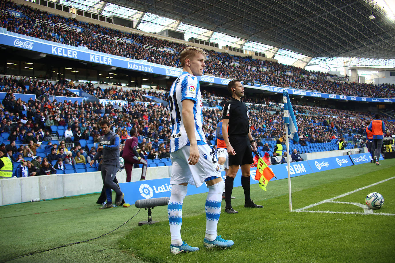 Willian José ha adelantado a la Real en el marcador al descanso, pero el Villarreal ha remontado con los goles de Trigueros de penalti, y Cazorla tras la revisión del VAR