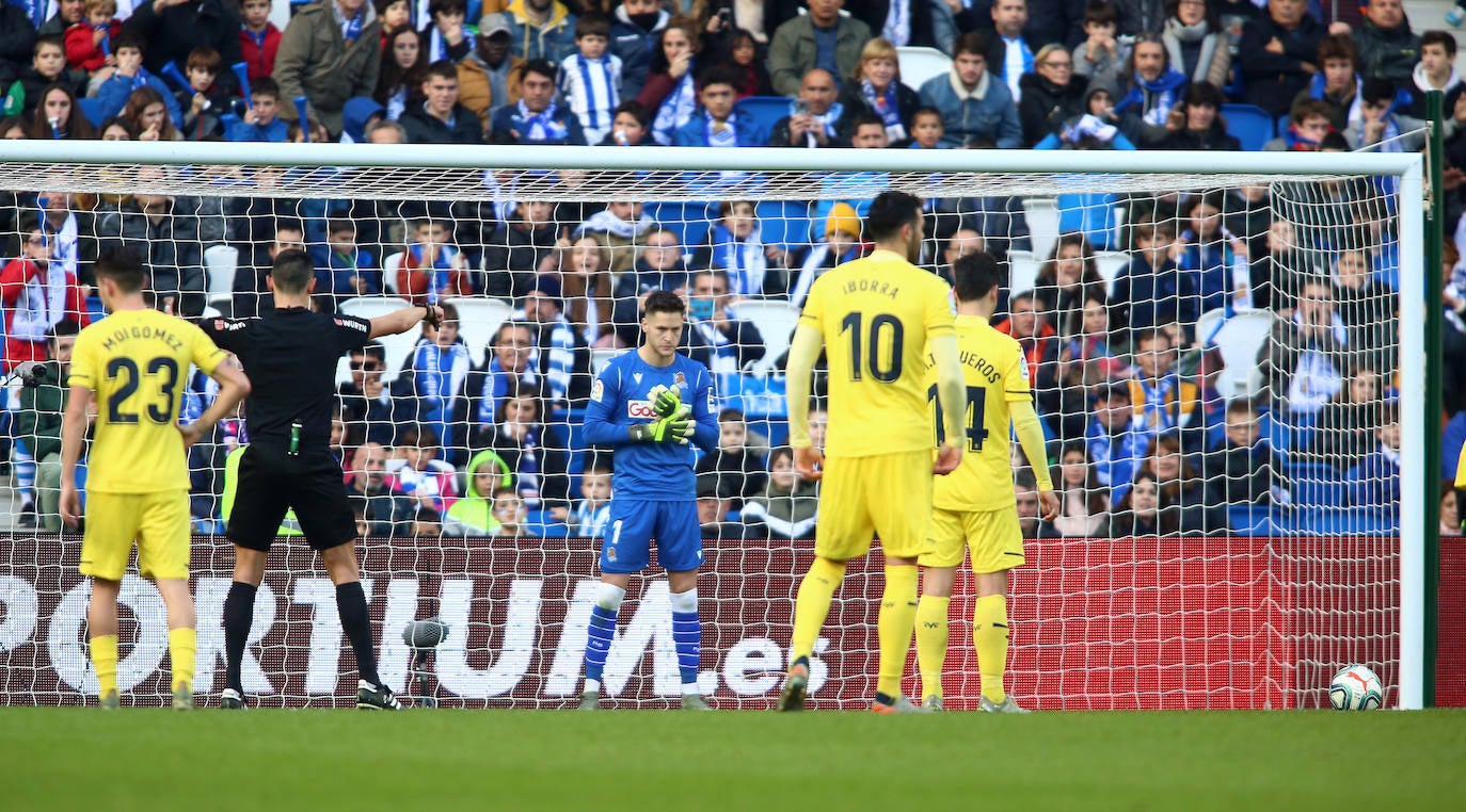 Willian José ha adelantado a la Real en el marcador al descanso, pero el Villarreal ha remontado con los goles de Trigueros de penalti, y Cazorla tras la revisión del VAR