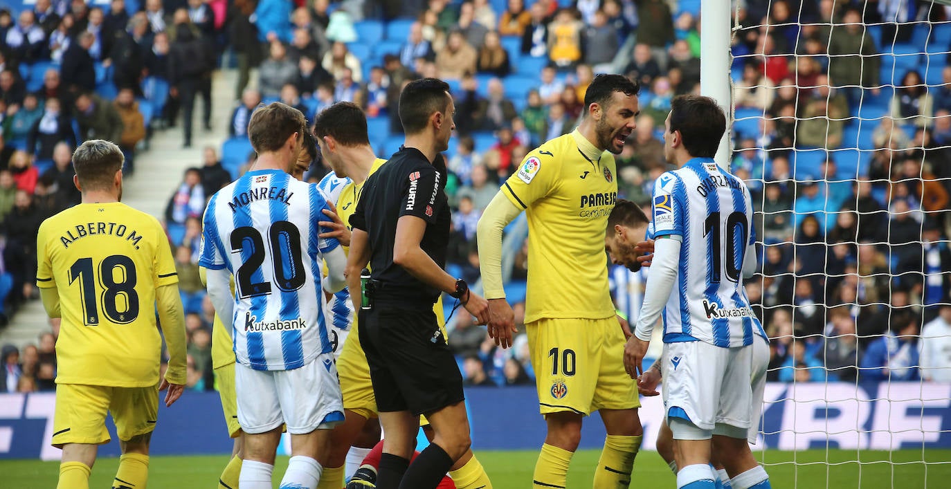 Willian José ha adelantado a la Real en el marcador al descanso, pero el Villarreal ha remontado con los goles de Trigueros de penalti, y Cazorla tras la revisión del VAR
