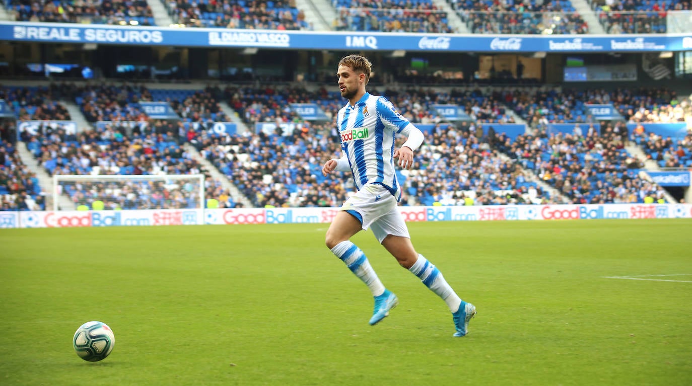 Willian José ha adelantado a la Real en el marcador al descanso, pero el Villarreal ha remontado con los goles de Trigueros de penalti, y Cazorla tras la revisión del VAR