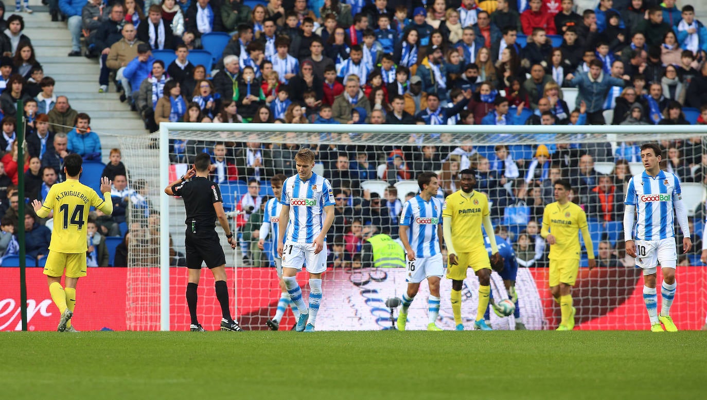 Willian José ha adelantado a la Real en el marcador al descanso, pero el Villarreal ha remontado con los goles de Trigueros de penalti, y Cazorla tras la revisión del VAR
