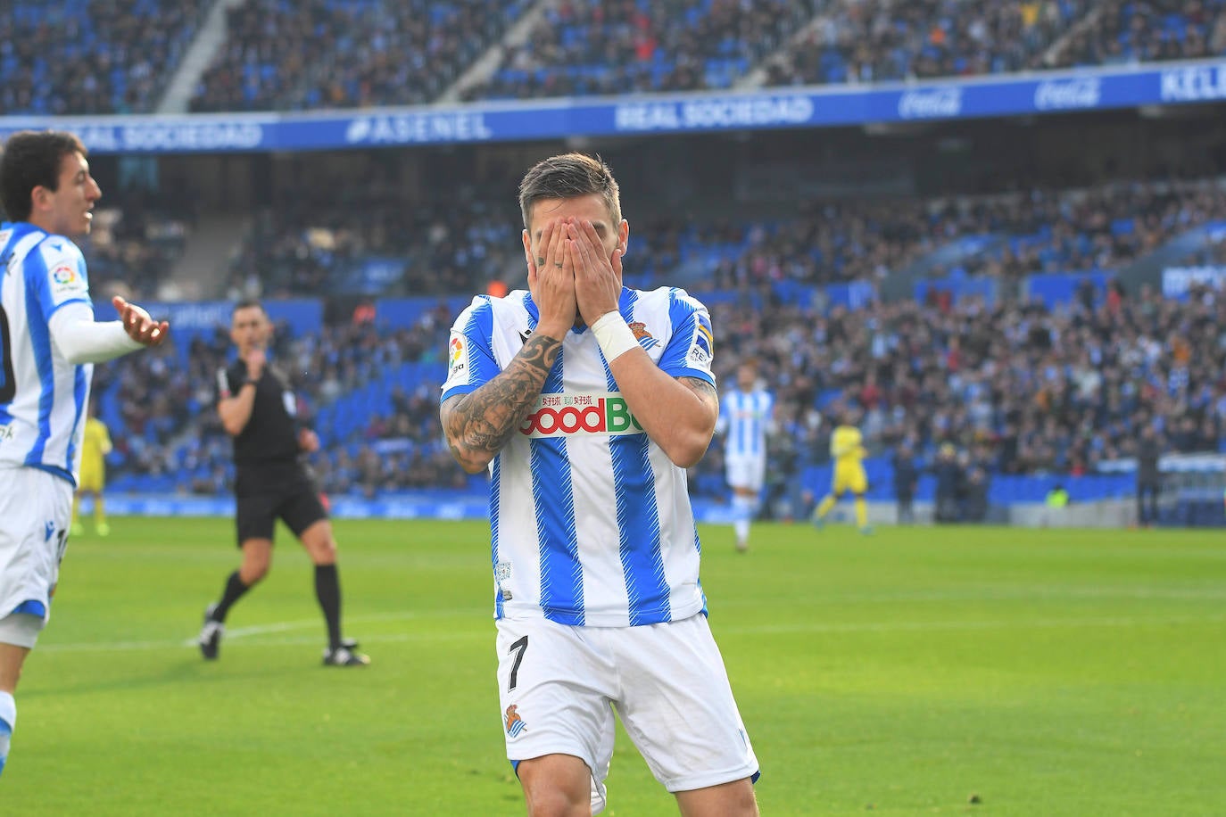 Willian José ha adelantado a la Real en el marcador al descanso, pero el Villarreal ha remontado con los goles de Trigueros de penalti, y Cazorla tras la revisión del VAR