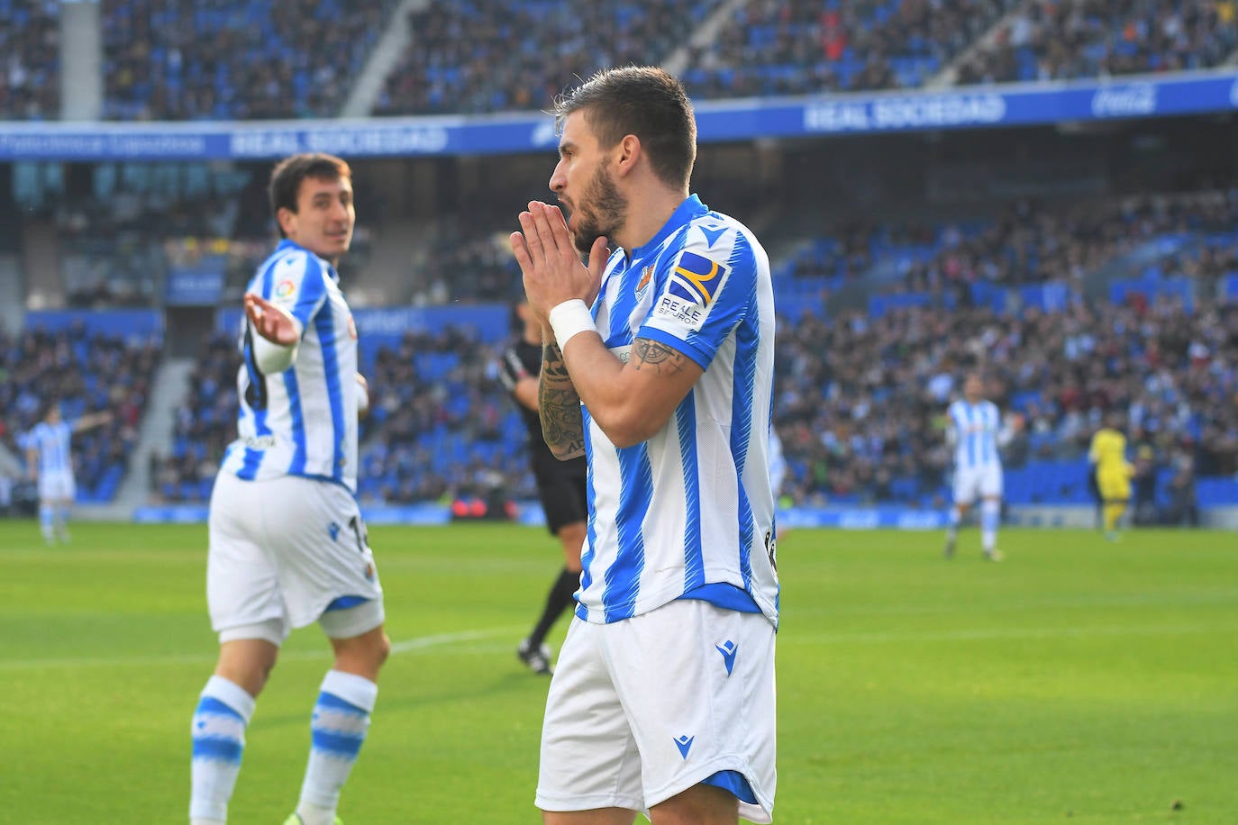 Willian José ha adelantado a la Real en el marcador al descanso, pero el Villarreal ha remontado con los goles de Trigueros de penalti, y Cazorla tras la revisión del VAR