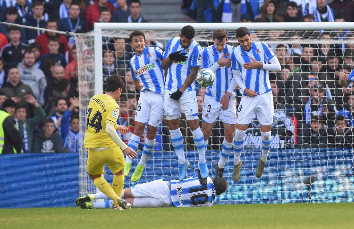 Willian José ha adelantado a la Real en el marcador al descanso, pero el Villarreal ha remontado con los goles de Trigueros de penalti, y Cazorla tras la revisión del VAR