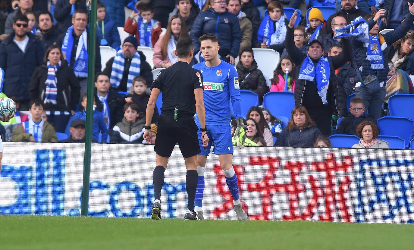 Willian José ha adelantado a la Real en el marcador al descanso, pero el Villarreal ha remontado con los goles de Trigueros de penalti, y Cazorla tras la revisión del VAR