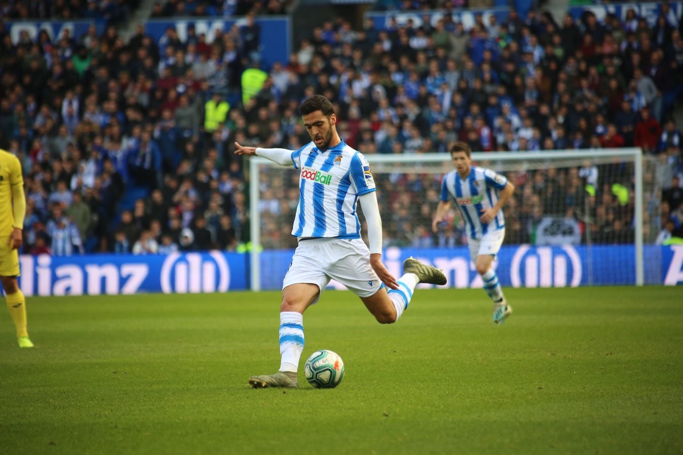 Willian José ha adelantado a la Real al descanso, pero el Villarreal ha remontado en la segunda parte con los goles de Trigueros de penalti y Cazorla tras la revisión del VAR