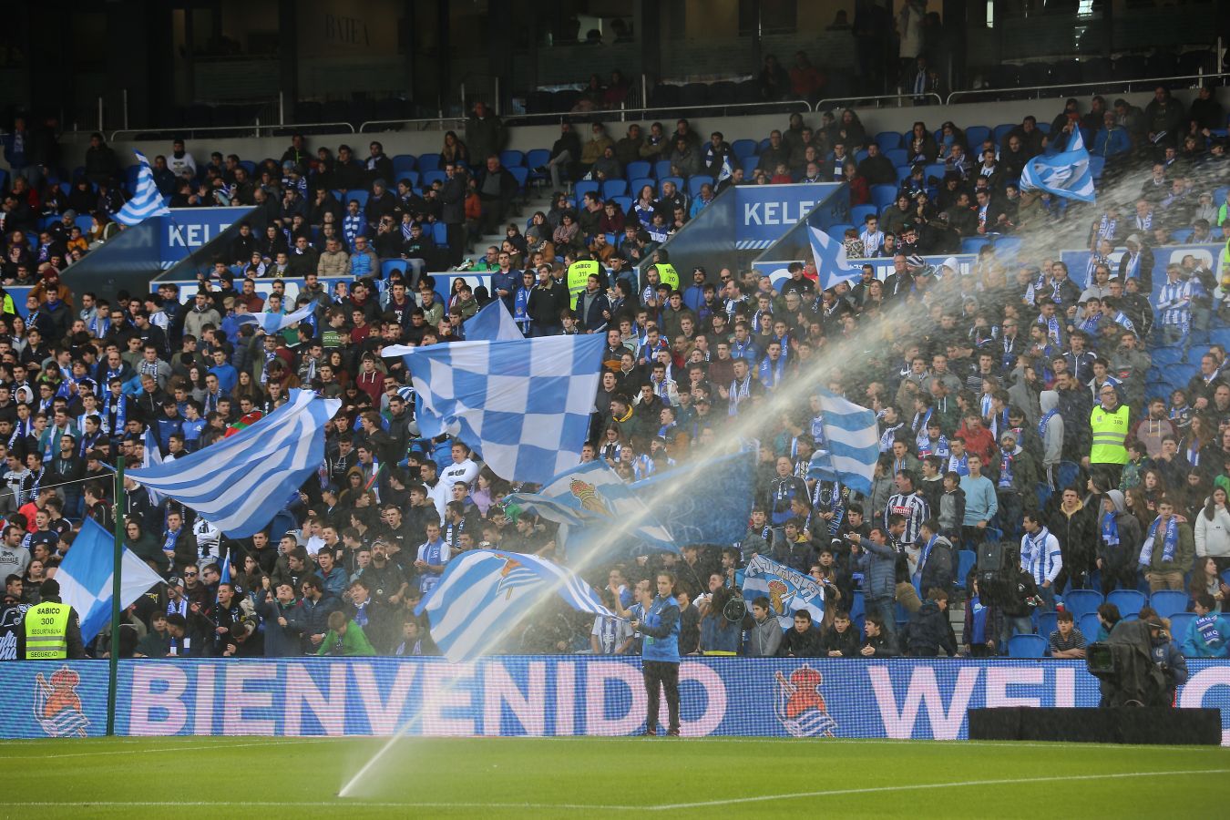Willian José ha adelantado a la Real al descanso, pero el Villarreal ha remontado en la segunda parte con los goles de Trigueros de penalti y Cazorla tras la revisión del VAR