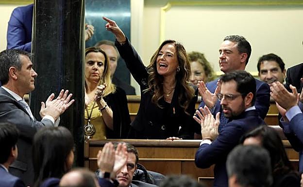 Teresa Jiménez Becerril (PP) increpa a Sánchez. 