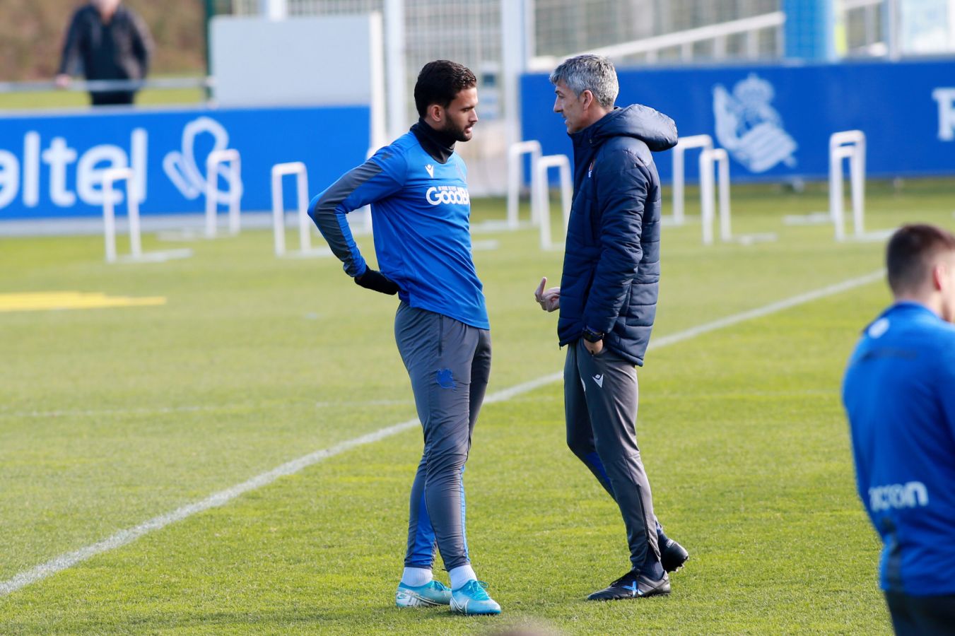 Merino y Odegaard no han entrenado junto al resto del grupo, y Zaldua, Llorente, Guevara, Portu, Willian José y Oyarzabal se han retirado a los veinte minutos de la sesión