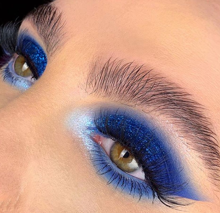 Lo adelantabamos como una de las propuestas en 'eye-liner' para el maquillaje estrella del periodo navideño, pero ahora lo incorporamos como una de las tendencias para este año y lo aplicamos en sombras de ojos, en esmaltes de uñas y en atrevidos labiales