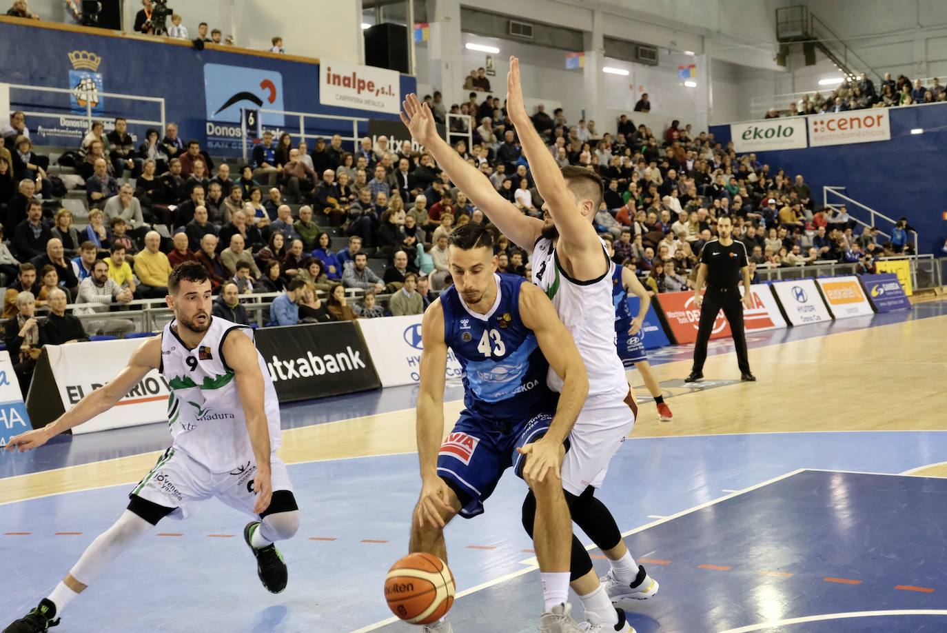 El Delteco Gipuzkoa Basket estrenó este viernes el año en San Sebastián con una victoria ante el Cáceres (72-64).