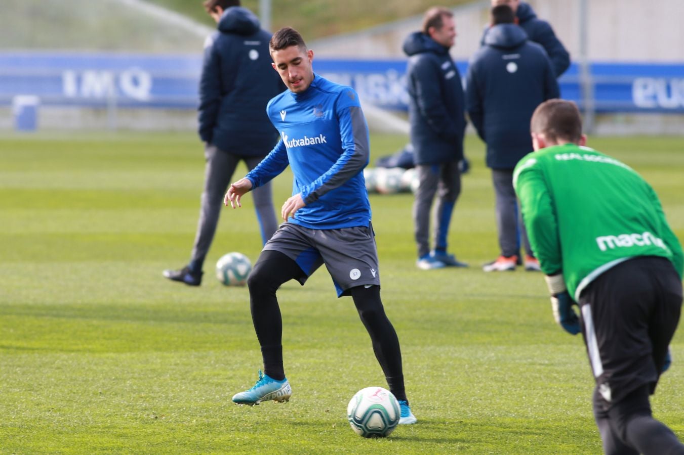 Esta mañana han saltado al Z1 los tres porteros más los que no jugaron en Copa, como Llorente, Pardo, Sagnan y Gorosabel, y los que fueron suplentes, entre ellos Merino, Willian José y Portu, con la novedad del canterano Roberto López