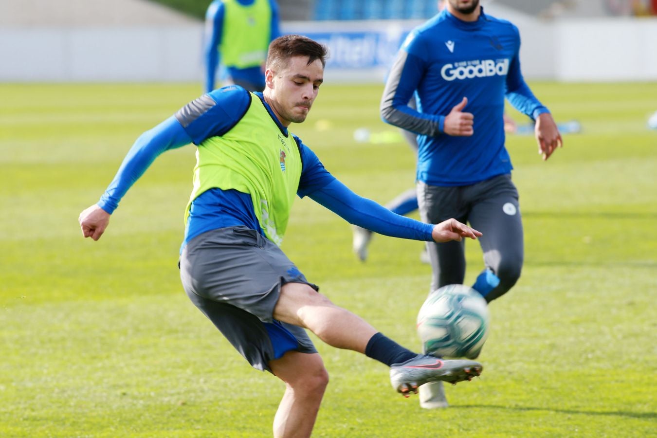 Esta mañana han saltado al Z1 los tres porteros más los que no jugaron en Copa, como Llorente, Pardo, Sagnan y Gorosabel, y los que fueron suplentes, entre ellos Merino, Willian José y Portu, con la novedad del canterano Roberto López