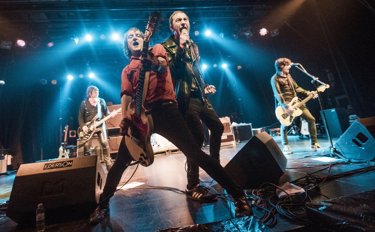 Juan Irazu y Kurt Baker, en un instante del concierto de Bullet Proof Lovers en Gazteszena. 