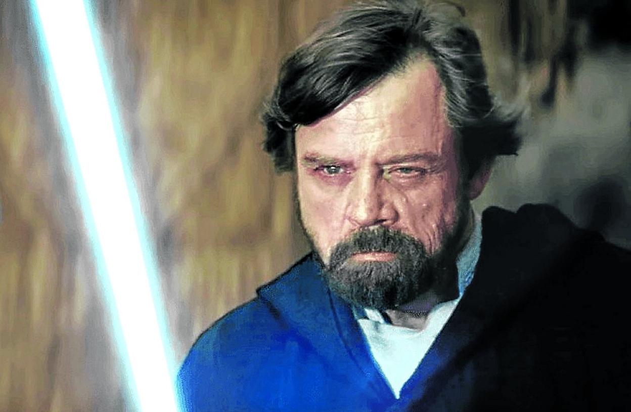 Mark Hamill, como Luke Skywalker en 'Star Wars. Los últimos Jedi'. 