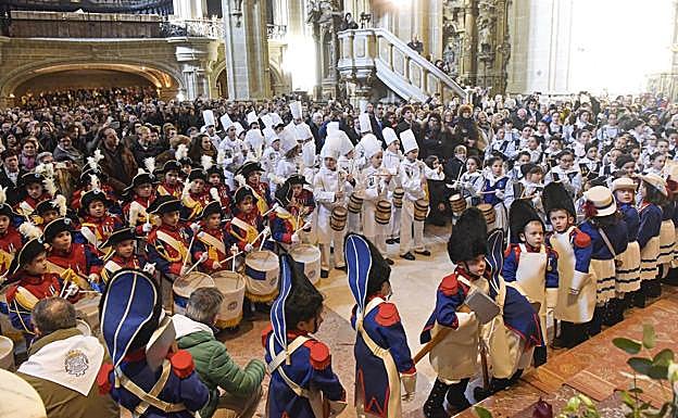 Imagen principal - Medio siglo con el tambor en Santa María