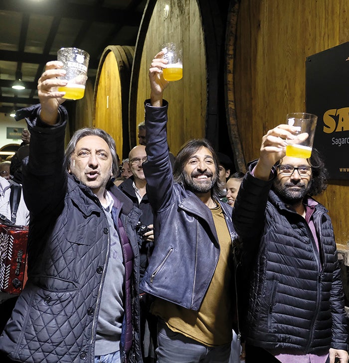 Fotos: Miguel Indurain inauguró la temporada de sidrerías en Saizar