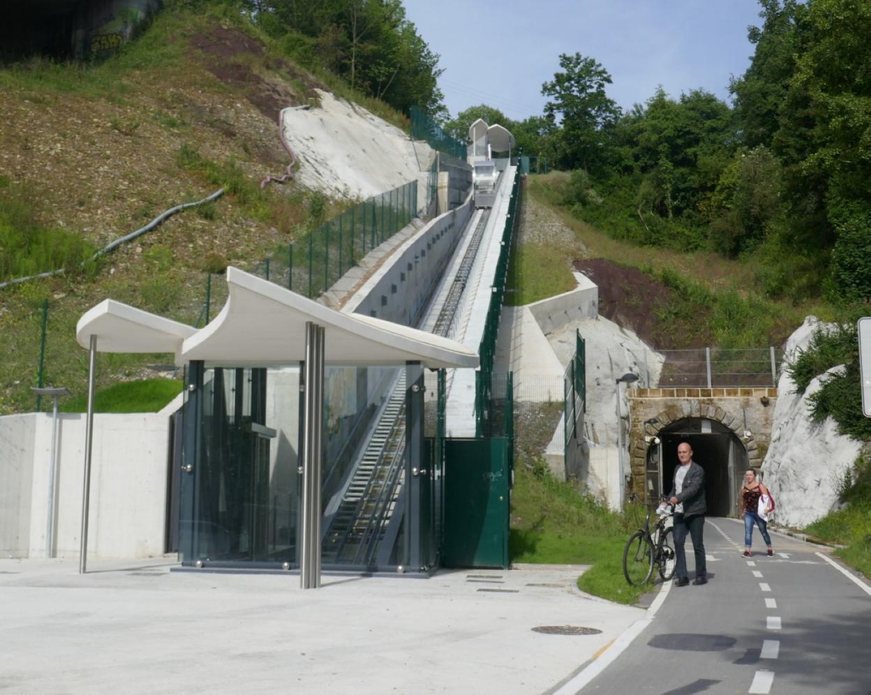 El funicular que conecta Morlans con Aiete está generando problemas a sus usuarios.