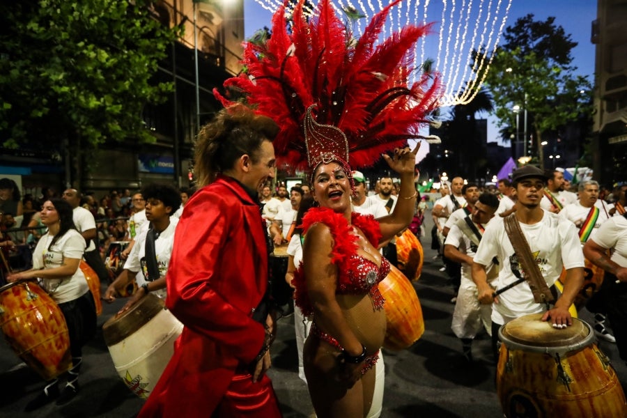 Uruguay da comienzo al que es considerado el Carnaval más largo del mundo. Durante tres meses los vecinos de Montevideo saldrán a las calles para ambientar la ciudad de luz, color y música.