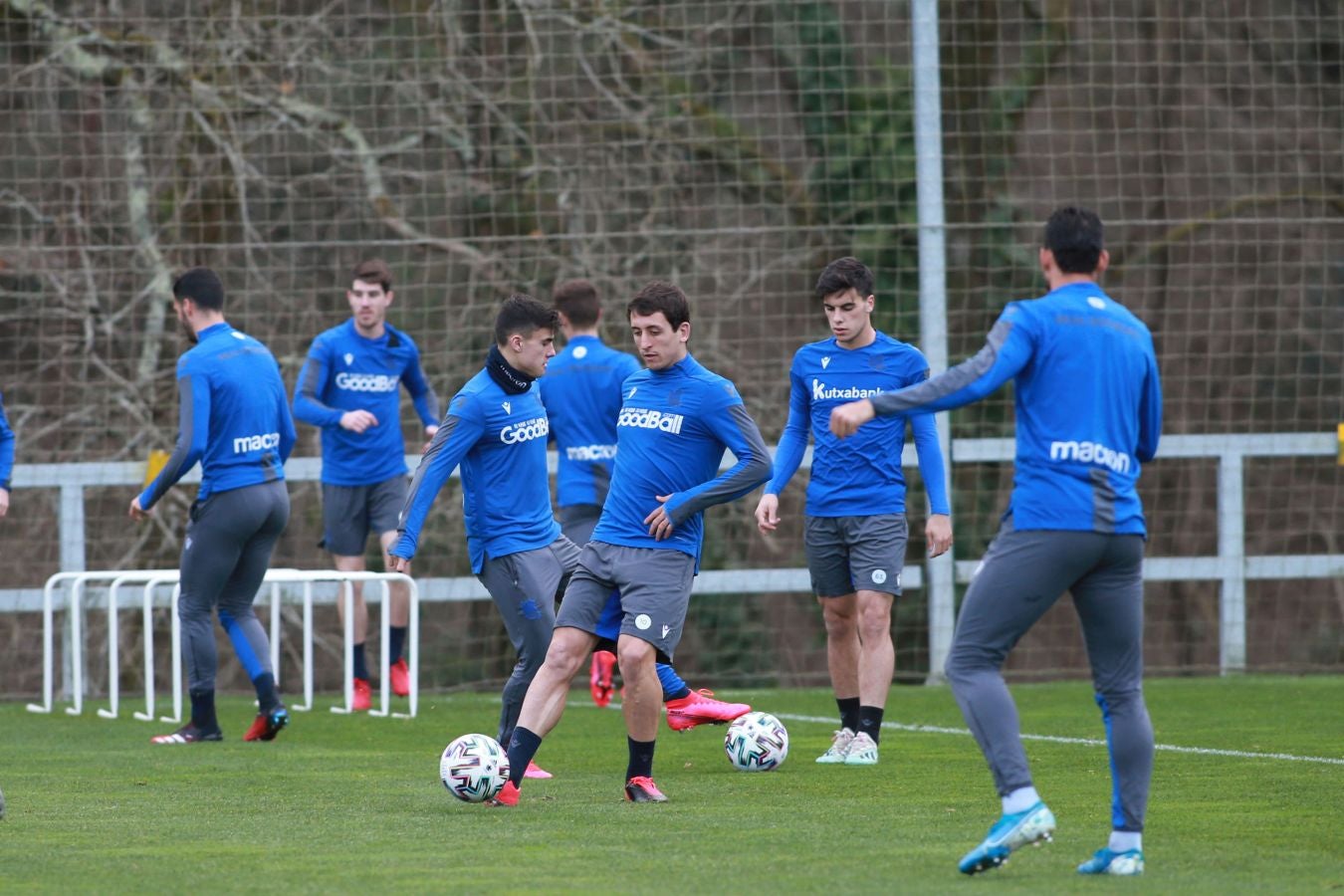 Imanol Alguacil ha convocado a todos los jugadores disponibles de la primera plantilla para medirse a Osasuna en Copa. Recupera a Monreal y Willian José vuelve a la lista, pero pierde a Llorente por una rotura para al menos los dos próximos partidos.