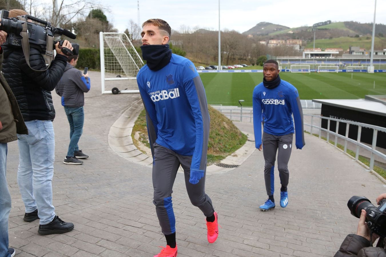 Imanol Alguacil ha convocado a todos los jugadores disponibles de la primera plantilla para medirse a Osasuna en Copa. Recupera a Monreal y Willian José vuelve a la lista, pero pierde a Llorente por una rotura para al menos los dos próximos partidos.