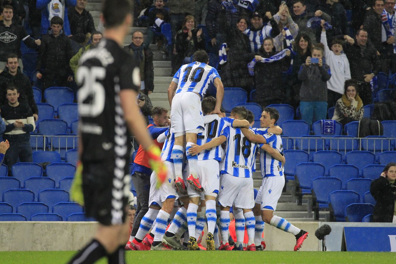 La Real Sociedad sigue soñando con la Copa tras eliminar a Osasuna. Los txuri-urdin estarán en el bombo de cuartos