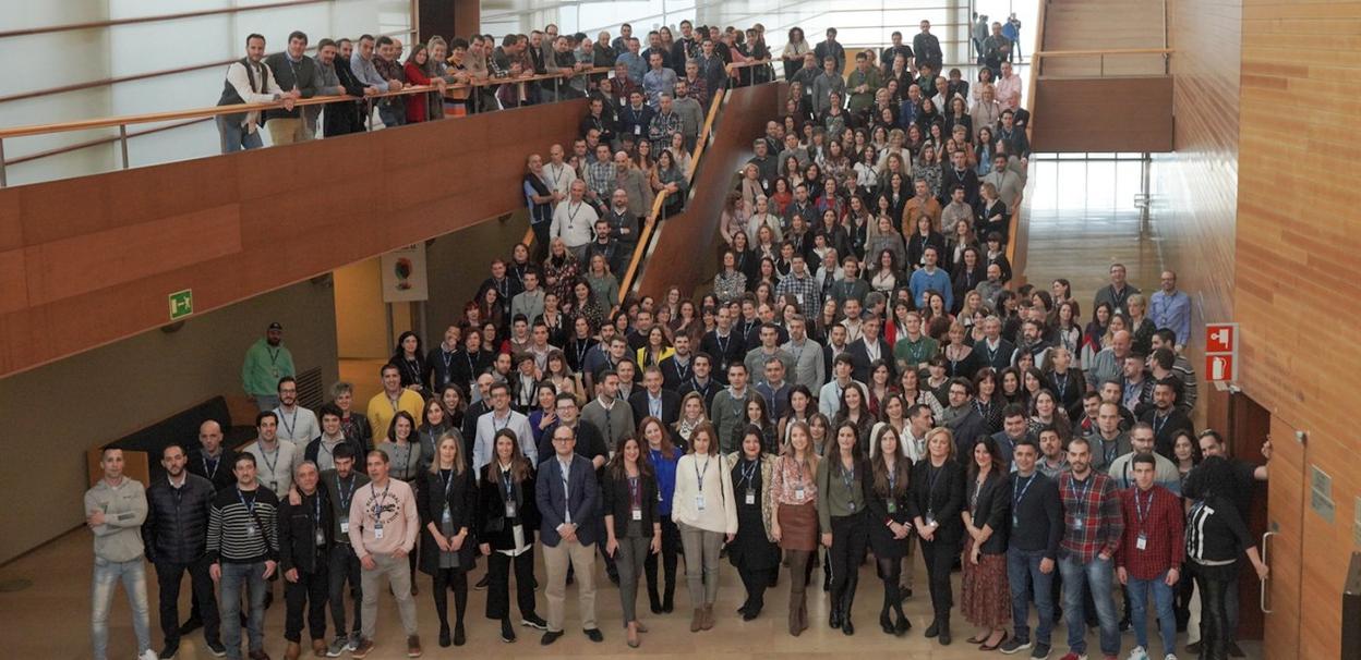 La convención anual de Angulas Aguinaga reunió ayer en el Kursaal a cuatrocientas personas. 