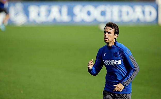 Pardo se ejercita durante uno de los entrenamientos con la Real en Zubieta.