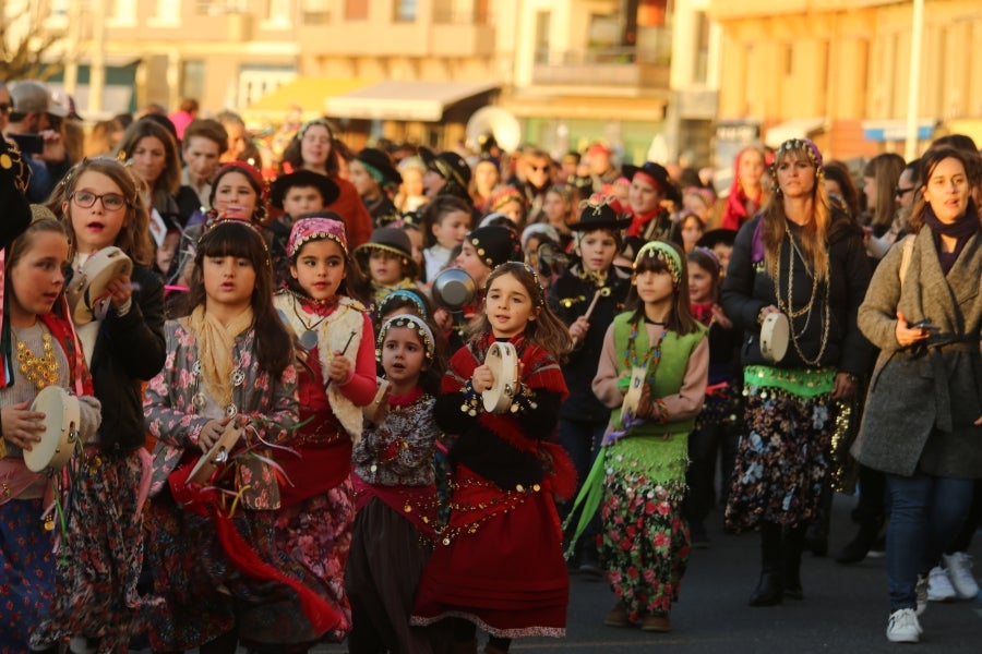 El sonido de martillos, sartenes y panderetas anuncia el Carnaval en la Parte Vieja, Gros, Centro, Egia, Amara y Herrera. 