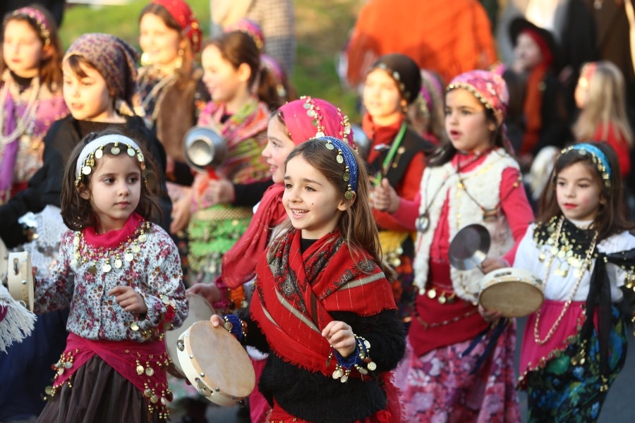 El sonido de martillos, sartenes y panderetas anuncia el Carnaval en la Parte Vieja, Gros, Centro, Egia, Amara y Herrera. 