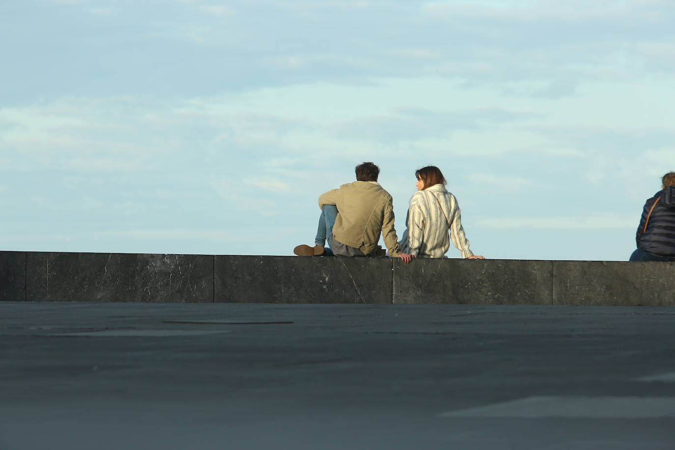 Gipuzkoa ha estrenado el mes de febrero con un tiempo más propio del verano que del invierno. El sol y las agradables temperaturas han invitado a la playa o al monte.