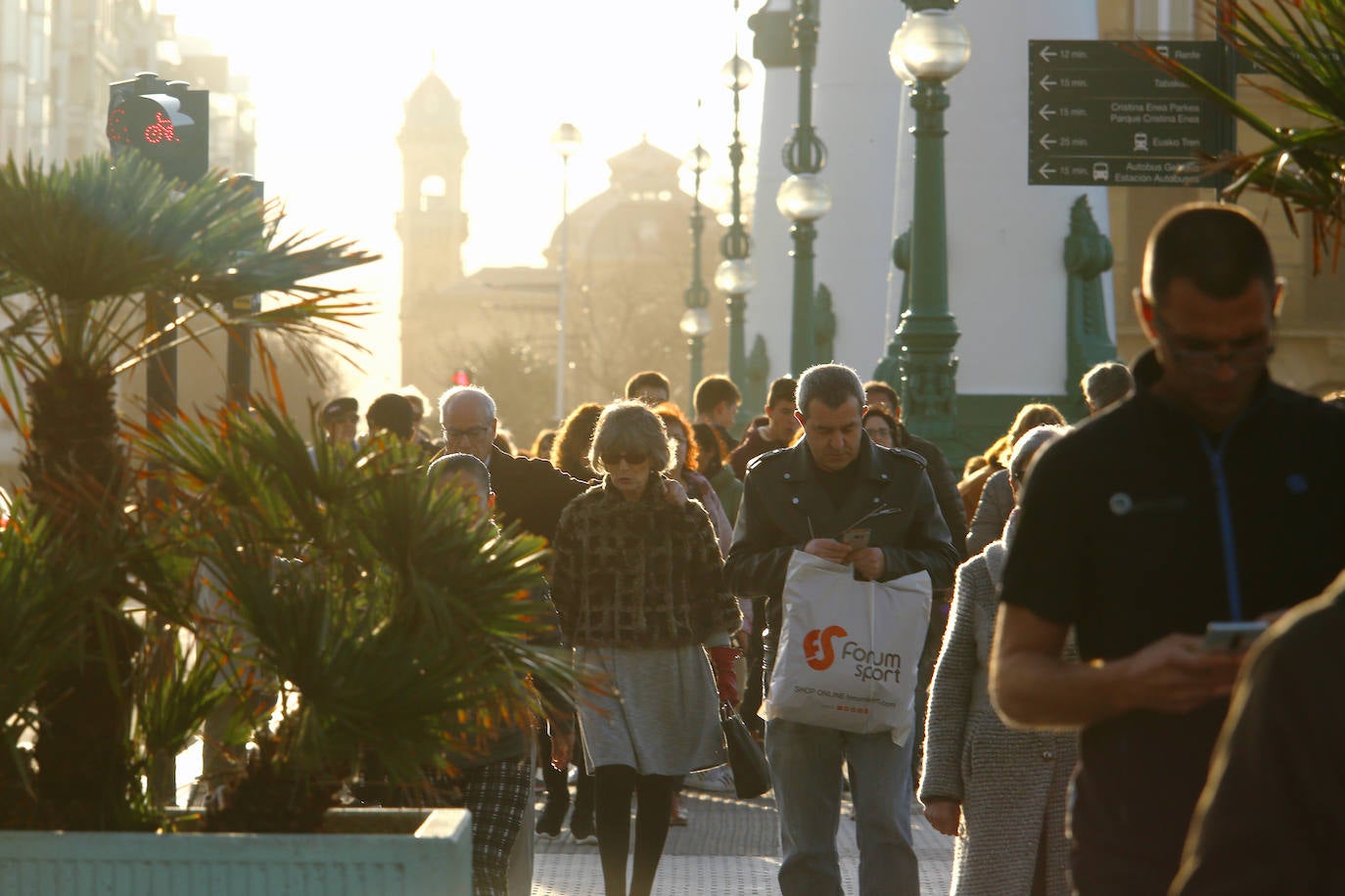 Gipuzkoa ha estrenado el mes de febrero con un tiempo más propio del verano que del invierno. El sol y las agradables temperaturas han invitado a la playa o al monte.