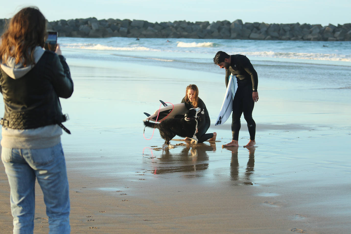 Gipuzkoa ha estrenado el mes de febrero con un tiempo más propio del verano que del invierno. El sol y las agradables temperaturas han invitado a la playa o al monte.