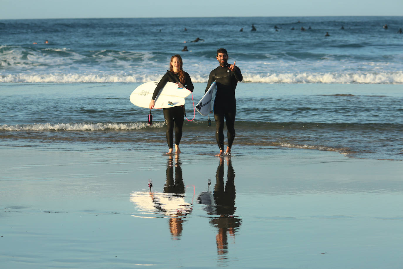 Gipuzkoa ha estrenado el mes de febrero con un tiempo más propio del verano que del invierno. El sol y las agradables temperaturas han invitado a la playa o al monte.
