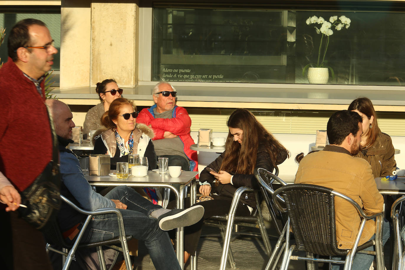 Gipuzkoa ha estrenado el mes de febrero con un tiempo más propio del verano que del invierno. El sol y las agradables temperaturas han invitado a la playa o al monte.
